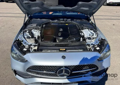 2022 Mercedes-Benz C 300 4Matic z USA, uszkodzony, nr VIN W1KAF4HB3NR009395